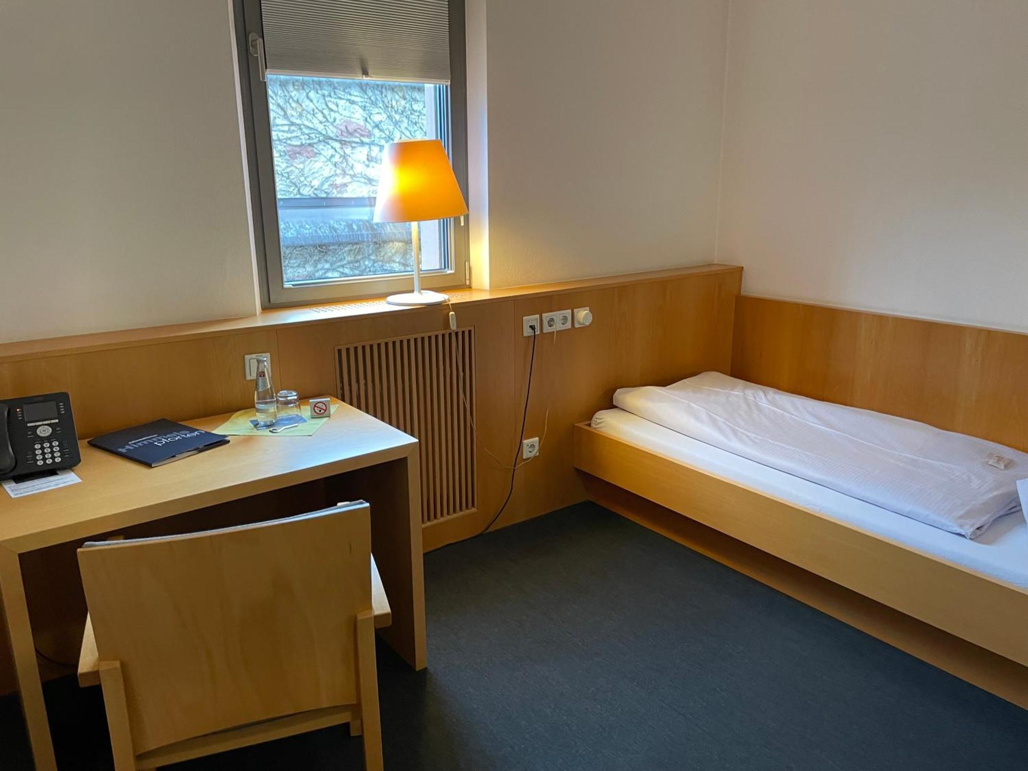 Tagungshaus Himmelspforten - Self Check-In Вюрцбург Экстерьер фото